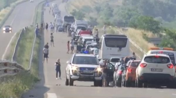 Căldură, nervi și aglomerație. Românii care merg în vacanță în Grecia stau ore în șir în vamă: Cozi de 6 kilometri la Kulata