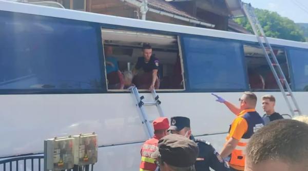 Accident cumplit în Maramureș, în care a fost implicat un autocar cu 51 de persoane. A fost activat Planul Roșu
