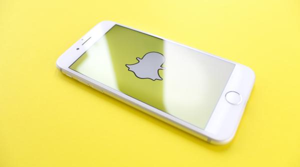 Avertisment urgent de la Snapchat pentru părinți. Copiii pot da din greșeală adresa lor EXACTĂ pe hartă, străinilor, după noua actualizare