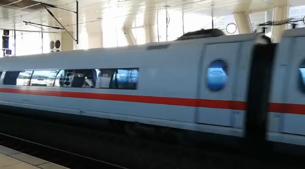 Germania. Un român a mers minute în șir pe un tren care circula cu o viteză 160 kilometri la oră: Emoții mari în rândul pasagerilor