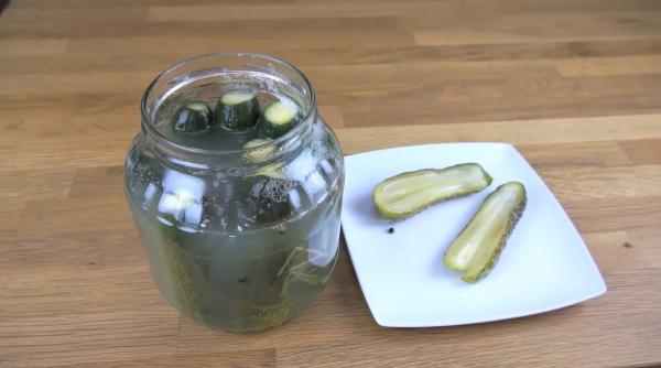 Castraveți murați la soare. Murăturile de vară care te duc înapoi în copilărie, pe prispa bunicii: Cea mai simplă rețetă 