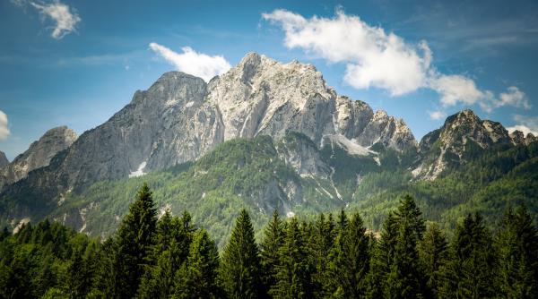 Ești un fan al temperaturilor mai scăzute? Scapă de căldură în aceste opt destinații răcoroase