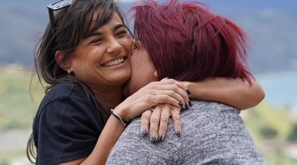 Româncă, actriţă și prezentatoare BBC, adoptată de un cuplu britanic, reuniune după 34 de ani cu mama care a abandonat-o la orfelinat