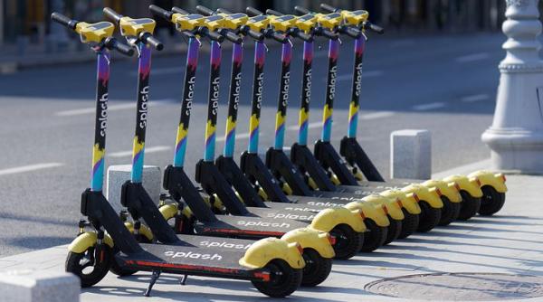 Primăria Capitalei declară război trotinetelor electrice: staţionarea în locuri interzise, sancţionată cu amenzi de 200-400 de lei