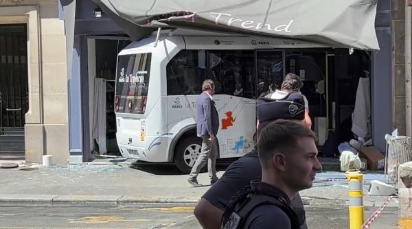 Franța. Un autocar a intrat într-un magazin la Paris: Șapte răniți, din care doi în stare gravă