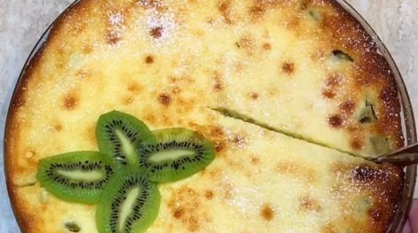 Plăcintă cu kiwi și cremă de smântână, rețeta ușoară. Un desert cu adevărat surprinzător 