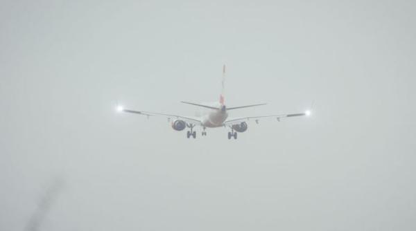 Un avion a fost pe cale să se prăbușească la Paris, când un controlor francez care vorbea în engleză le-a dat piloților detalii incorecte de aterizare