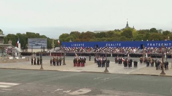 12 români, invitaţi de onoare la tradiţională paradă de Ziua Naţională a Franţei 