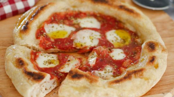 Pizza la tigaie, cea mai tare rețetă - iese exact ca cea făcută la cuptor