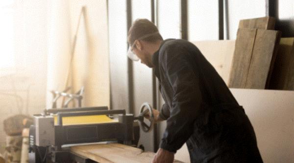 Tinerii din România, nepregătiți pentru piața muncii, dar nemulțumiți de condiții: „Prea multă muncă, prea mică plata