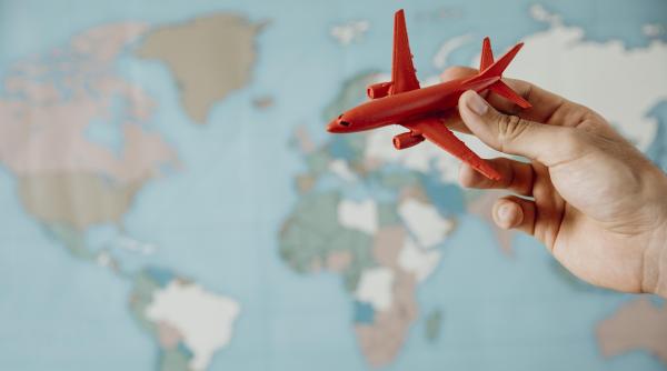 Din ce în ce mai mulţi oameni din Europa nu îşi pot permite o vacanţă: Românii conduc topul neputinței