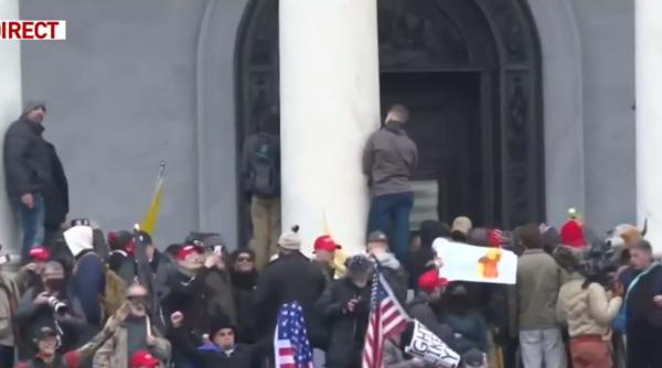 Steve Bannon, fost consilier al lui Trump, găsit vinovat pentru obstrucţionarea anchetei în cazul Capitoliului