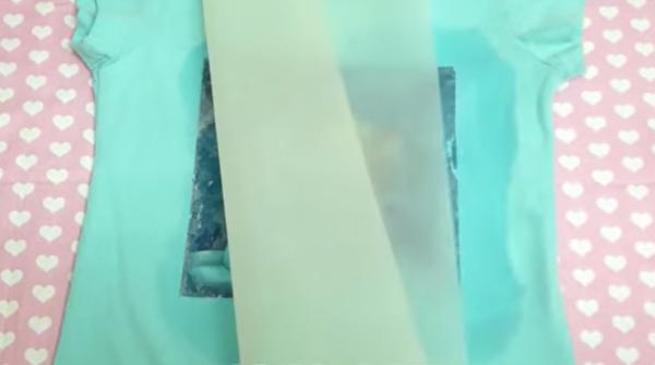 Înfășoară hainele în pergament înainte de a le pune în dulap și scapă de multe bătăi de cap: Trucuri ingenioase cu hârtia de copt