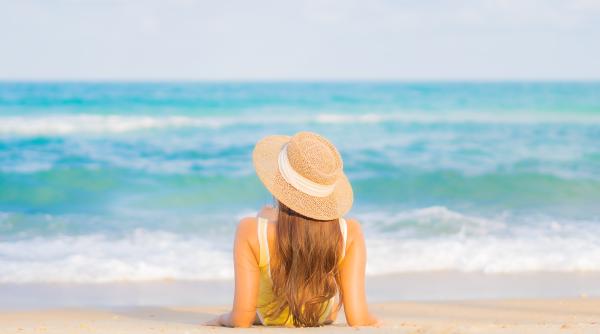 Reguli pe plajă în Spania. Cine face acest lucru, polițiștii le confiscă bunurile și îi amendează cu 750 de euro