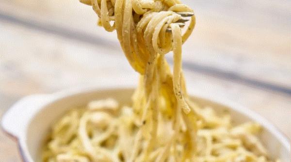 Paste în sos cremos de ciuperci: o rețetă rapidă, dintr-un minim de ingrediente. Copiii vor mai cere o porție