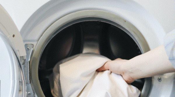 Scapă de mirosurile neplăcute din mașina de spălat și hainele vor fi mereu parfumate: secretele bunicilor au fost dezvăluite
