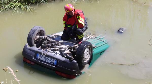 Italia. O româncă a murit, după ce s-a răsturnat cu mașina într-un canal și a ramas blocată în centură