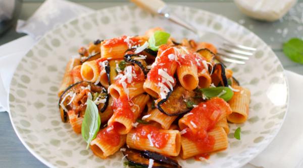 Paste cu sos de vinete. O rețetă din Sicilia care te va lăsa cu gura căscată 