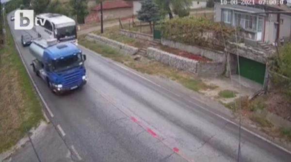 Bulgaria. Imagini cu autocarul în care au sfârșit trei români: Filmat cum gonește cu viteză dublă față de cea legală - VIDEO