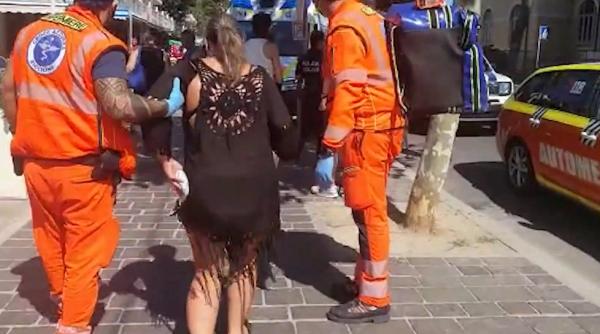 Italia. O chelneriță româncă și o franțuzoaică, atacate pe trotuar de un hoț de mașini, urmărit de poliție 