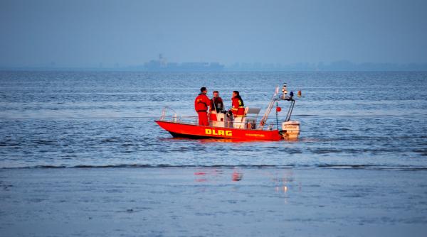 Răsturnare de situație după ce un echipaj de pescuit a găsit o cutie misterioasă plutind în ocean. De ce NU vor să o deschidă