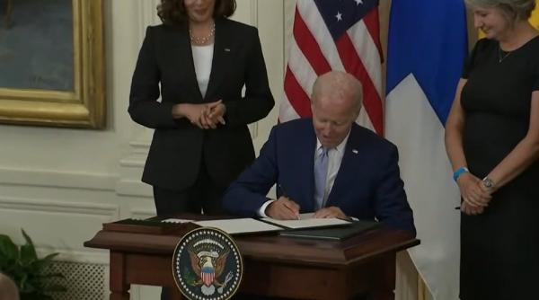 Joe Biden a parafat ratificarea aderării Finlandei şi Suediei la NATO