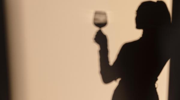 Francezii, reportaj cutremurător: Româncele, cele mai multe pe o piață „de miliarde de euro”: Cum „antrenează” traficanții „sclavi loiali”