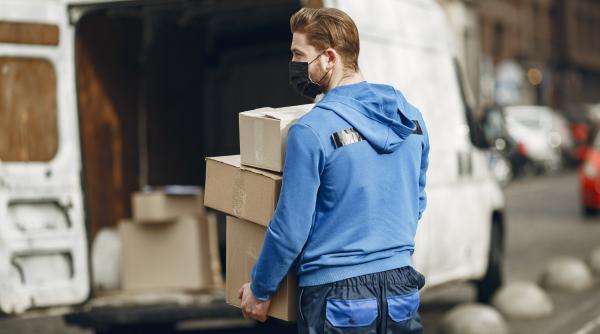 Germania. Doi frați români antreprenori au înșelat statul și proprii angajați: Șoferii conaționali de la firma de coletărie i-au demascat