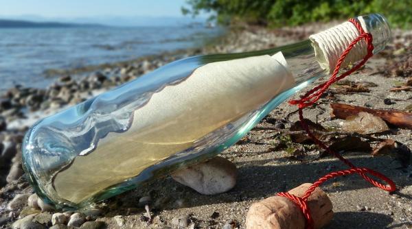 Mesaj pus într-o sticlă și aruncat în mare, descoperit după 27 de ani, în SUA 