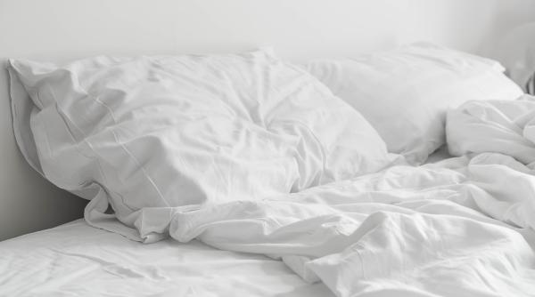 Puneți lenjeria de pat în lapte și lăsați-o să stea două ore. Cele mai puternice trucuri pe care trebuie să le notezi