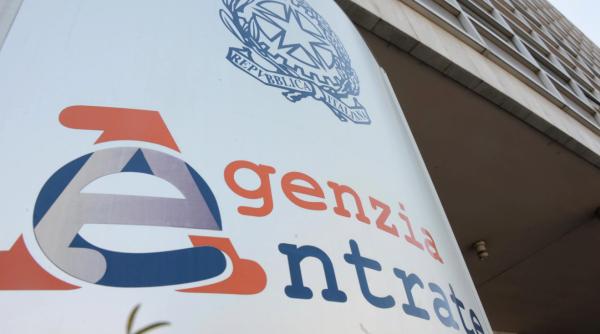 Românii din Italia, amendați pentru că nu s-au vaccinat. Fiscul italian a început trimiterea plicurilor