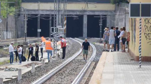 Italia. A vrut să-și salveze fiul care s-a aruncat în fața trenului, dar au murit amândoi sub ochii mamei. Familia era în vacanță la mare