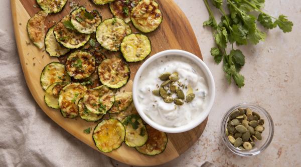 Chipsuri din dovlecel. Uită de tradiționalele chipsuri de cartofi. Cele mai bune sfaturi ca să îți iasă crocanți și delicioși