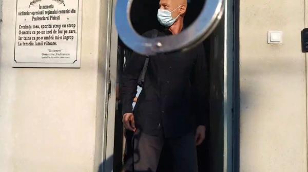 Cine l-a așteptat pe Bogdan Olteanu la poarta penitenciarului, după ce a fost eliberat din închisoare: „De cătușe tot nu scapi“ (VIDEO)