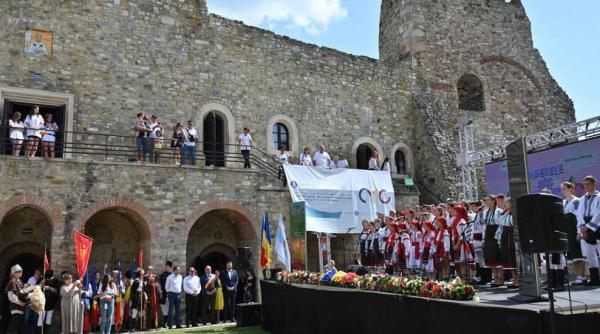 Peste 1.200 de copii şi tineri români din diaspora, la Programul de tabere 'ARC': „E o datorie faţă de noile generaţii de români de pretutindeni“