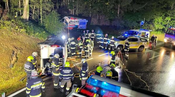 Microbuz românesc, accident cumplit în Austria: O femeie a murit, cinci persoane grav rănite