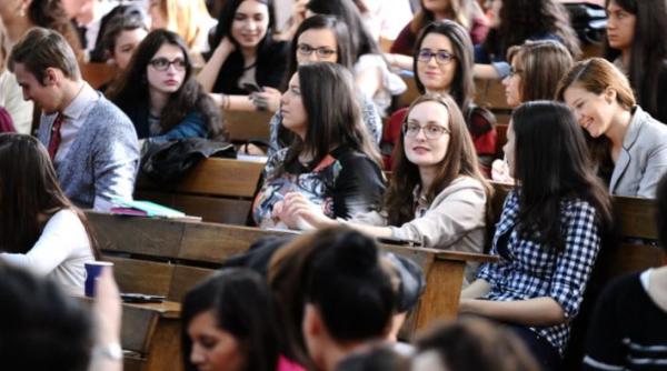 Forumul Studenţilor Români de Pretutindeni - dezbateri pe educaţie, sănătate, justiţie, energie, mediu