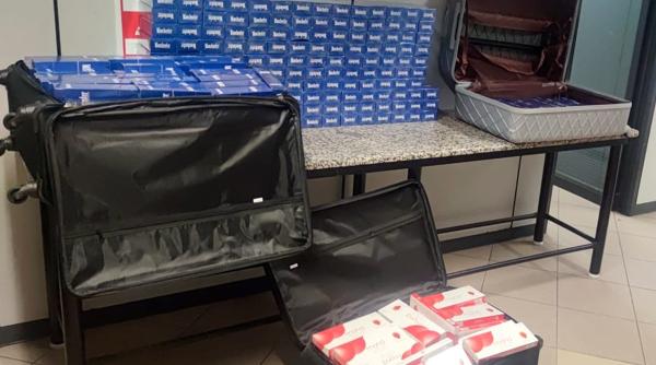 Captură record pe Aeroportul 'Henri Coandă': Un român a venit din Dubai cu trei geamantane pline cu ţigări de contrabandă - FOTO