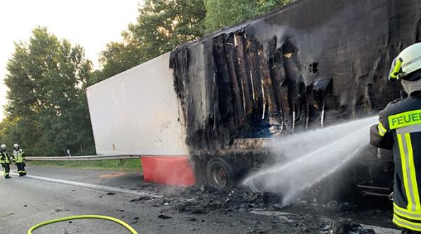 Șofer român, lăudat de polițiști, după de un camion cu 20 de tone de carne a luat foc pe A2: „A reacționat exemplar”