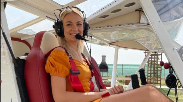 Georgiana, tânăra de 28 de ani care a murit în avionul prăbuşit în Giurgiu, primise zborul cadou