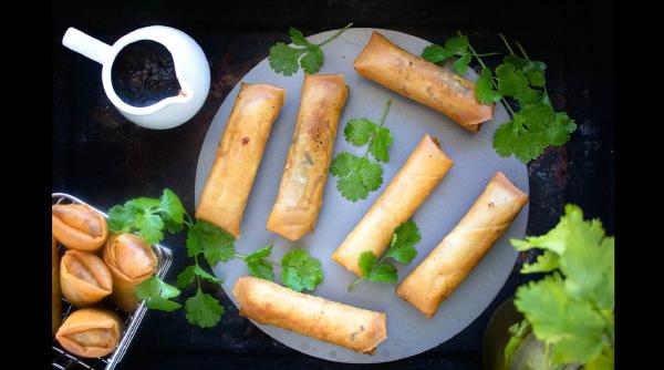 Pachețele de primăvară cu pui - rețeta clasică indiană. Sunt pur și simplu delicioase!