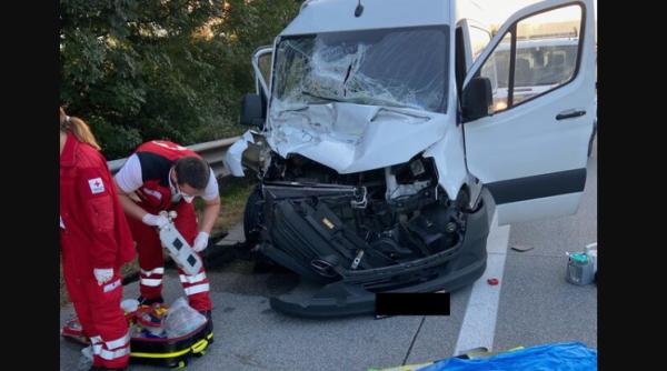 Austria. Doi români, grav răniți după ce au intrat cu microbuzul într-un camion, condus de un alt conațional