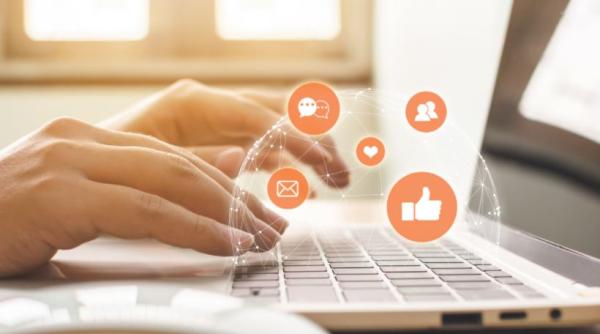 O femeie a fost condamnată la 45 de ani închisoare pentru postări pe social media