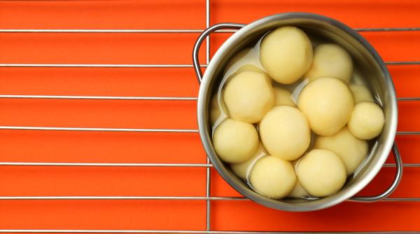 Răzuiește un cartof și fă acest truc senzațional. Ai nevoie doar de 15 minute de două ori pe săptămână. Îți vei mulțumi mai târziu