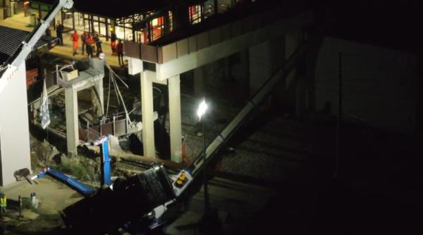 „Ar fi putut fi un masacru”. Macara, prăbușită pe liniile de cale ferată, la scurt timp după ce un tren cu pasageri a trecut pe acolo