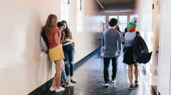 Liceenii din România se pot înscrie pentru a obţine o bursă de studiu în SUA