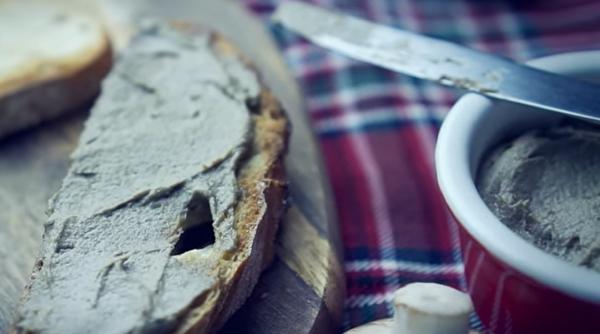 Pate de ciuperci, nu se compară cu nimic altceva. Simplu și ușor de preparat, cu ingrediente la îndemână. Super rețetă!