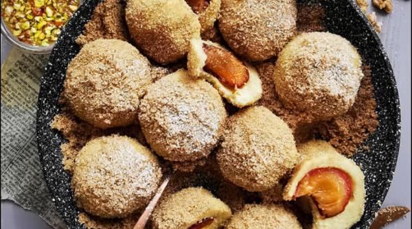 Găluște cu prune - desertul copilăriei. O adevărată nostalgie în farfurie 