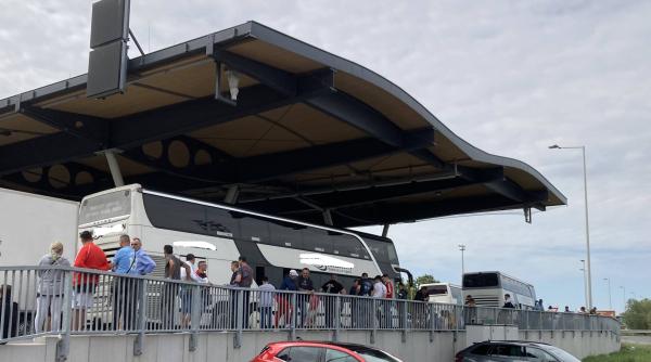 Autocar cu români, blocat în Austria. Oamenii legii, șocați că așa ceva a putut circula pe drumurile publice: Șoferii români, arestați