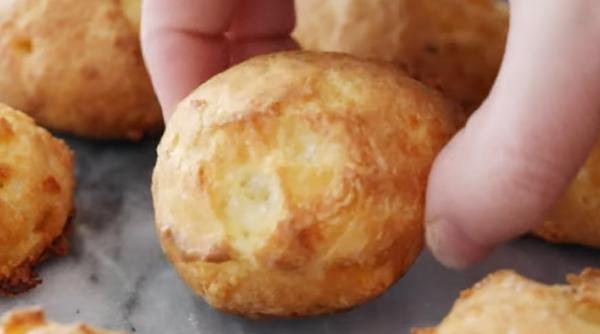 Gougeres - pentru gustul celor dragi, gata în doar câțiva pași. Iata cum faci gogoși deosebite din parmezan și unt